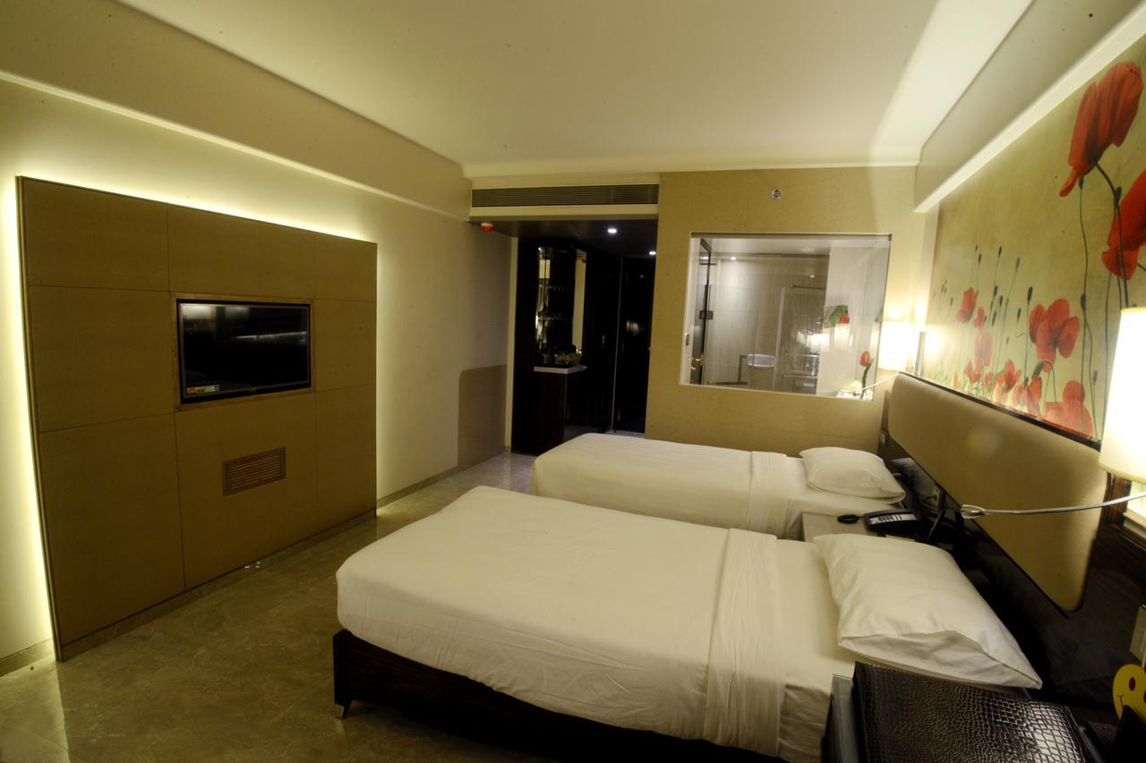 Sai Palace Grand, Malad Bombay Extérieur photo