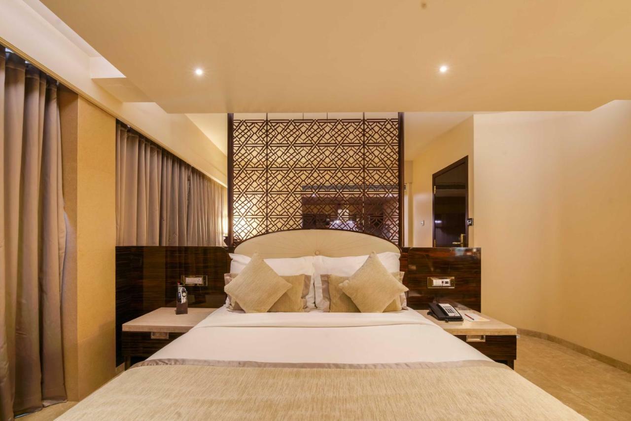 Sai Palace Grand, Malad Bombay Extérieur photo