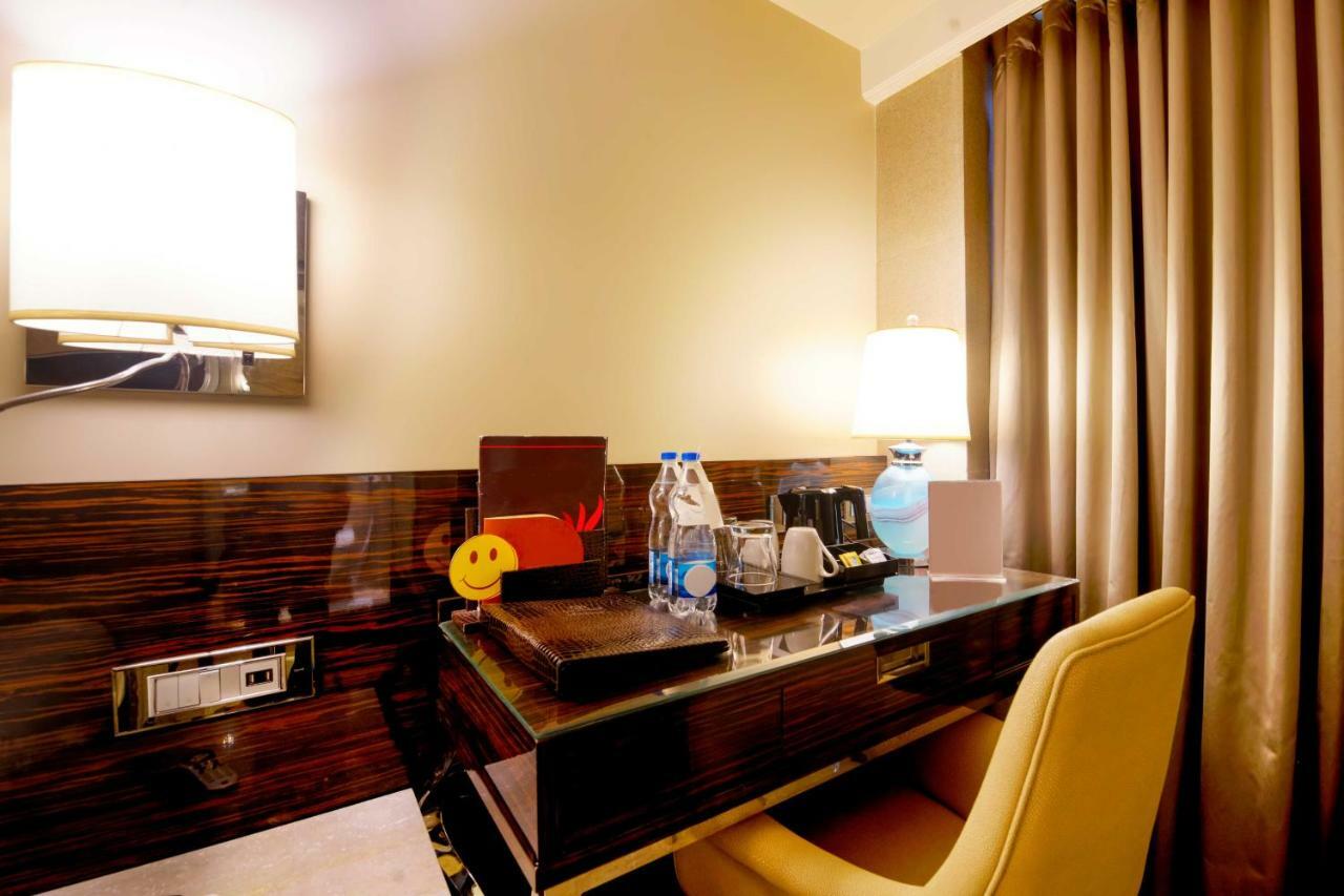 Sai Palace Grand, Malad Bombay Extérieur photo